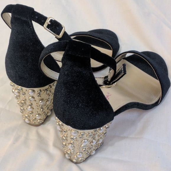 Heels - Picture 4 of 6